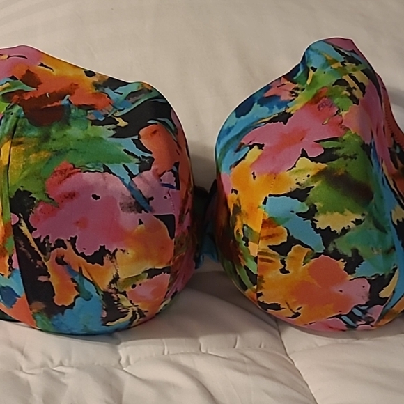 Colorful and Patterned - Picture 3 of 5